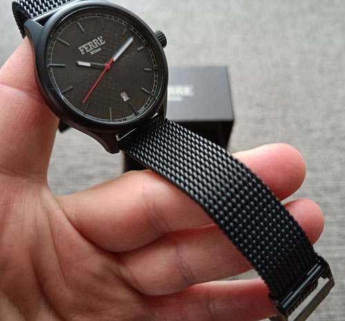 Total lækker sort meshlænke der holder uret sikkert om armleddet - Online salg